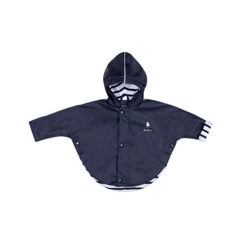 ciré-imperméable-marine-intérieur-rayé-bébé-avec-capuche-style-sportif-marin-breizhocean-morlaix-face