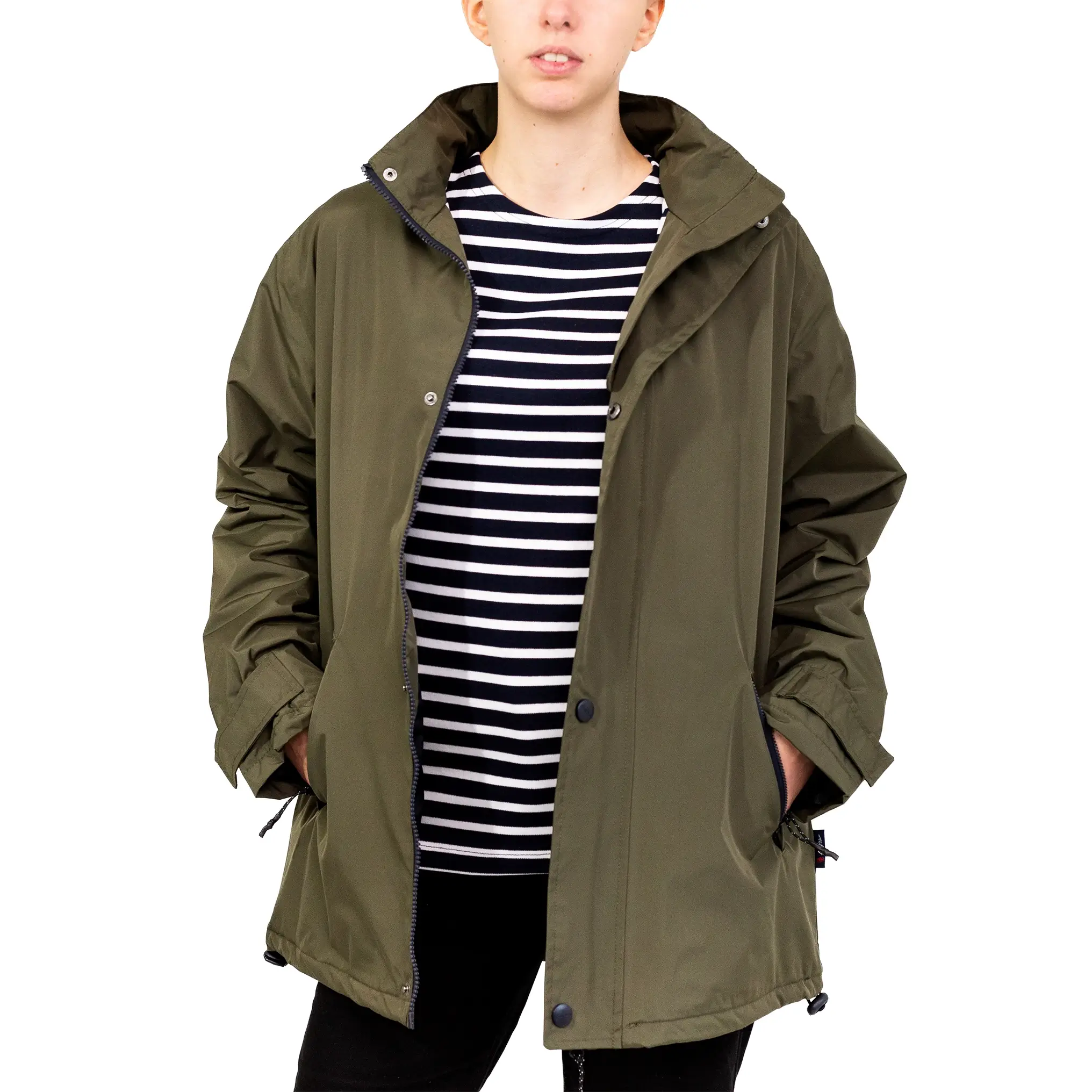 Parka imperméable femme, Kaki, coutures étanches, Breizh Océan, Auray, vue de face Parka imperméable femme, Kaki, Breizh Océan, Auray. Capuche amovible, coutûres thermosoudées, poches zippées, grandes poches, intérieures, extérieures, Vue de face.