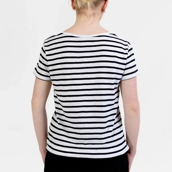 Marinière femme, Blanc Marine, Breizh Océan, Dinan. Marinière manches courtes en coton léger, vêtement marin, vue de dos.