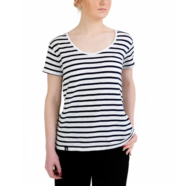 Marinière femme, Blanc Marine, Breizh Océan, Dinan. Marinière manches courtes en coton léger, vêtement marin, vue de face.