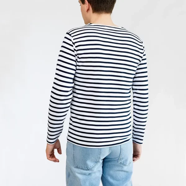 Marinière homme, Blanc Marine, Breizh Océan, Guer. Tee shirt rayé épais , manches longues, coton bio, vêtement marin, vue de dos.