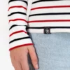 Marinière femme, Blanc Marine Rouge, Breizh Océan, Piriac. Manches longues, tee-shirt à rayures placées avec fils argentés, coton bio, zoom étiquette.