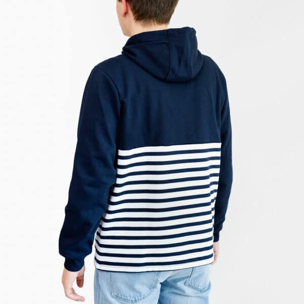 Sweat, semi-rayé marine/blanc, homme, Breizh Océan, Brest. Sweat à capuche, fermeture éclaire, molleton doux, coupe droite, vetement marin, vue de dos.
